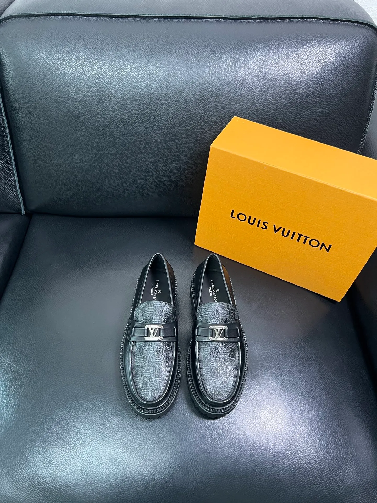 Men's shoes 💰780 Lv top purchasing Louis Vuitton leather shoes counter synchronization, uppers imported from Italy, imported water-dyed cowhide lining, soles: original soles specially provided by the original factory, original factory follow-up goods, high quality, welcome to compare, code number 38-44 (customized 45) 85842
